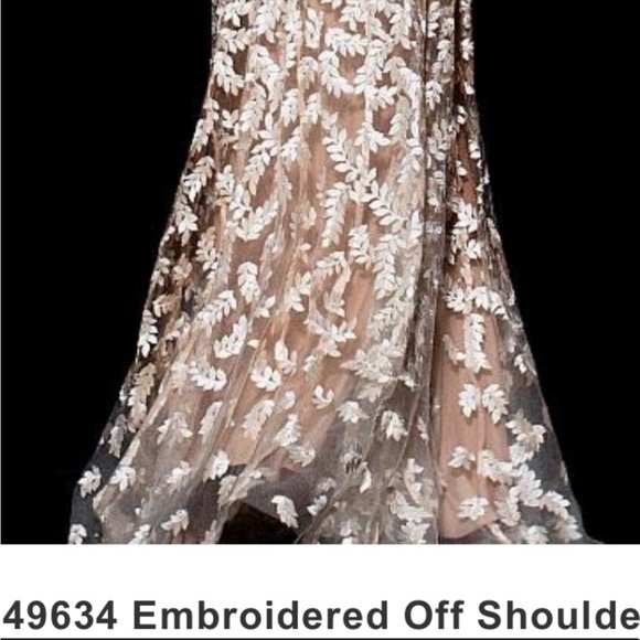 Jovani gold embroidered off the shoulder fitted dress. Size 6.
Style # 49634. - Picture 4 of 6